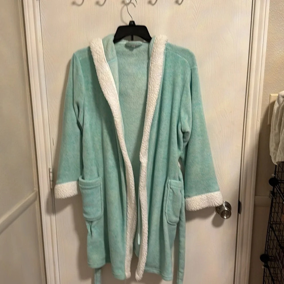 Women’s Soft and Comfy Aqua Colored Side XL Ulta Bathrobe‎ With Pockets and Belt - Picture 8 of 10